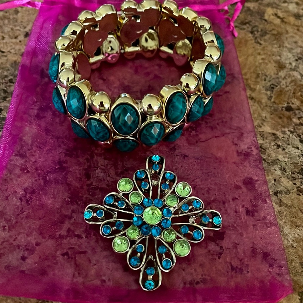 Beautiful stretch bracelet and brooch. Set brand new without tags.